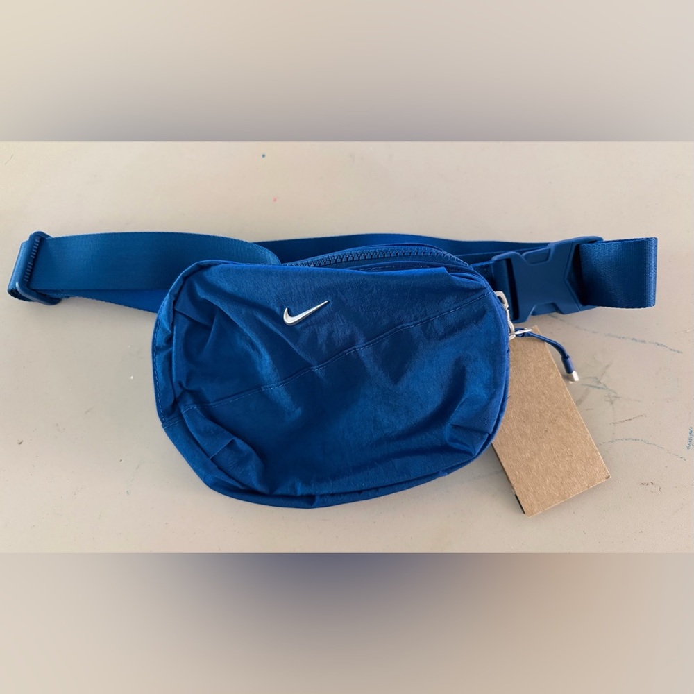 Nike belt bag- nwt